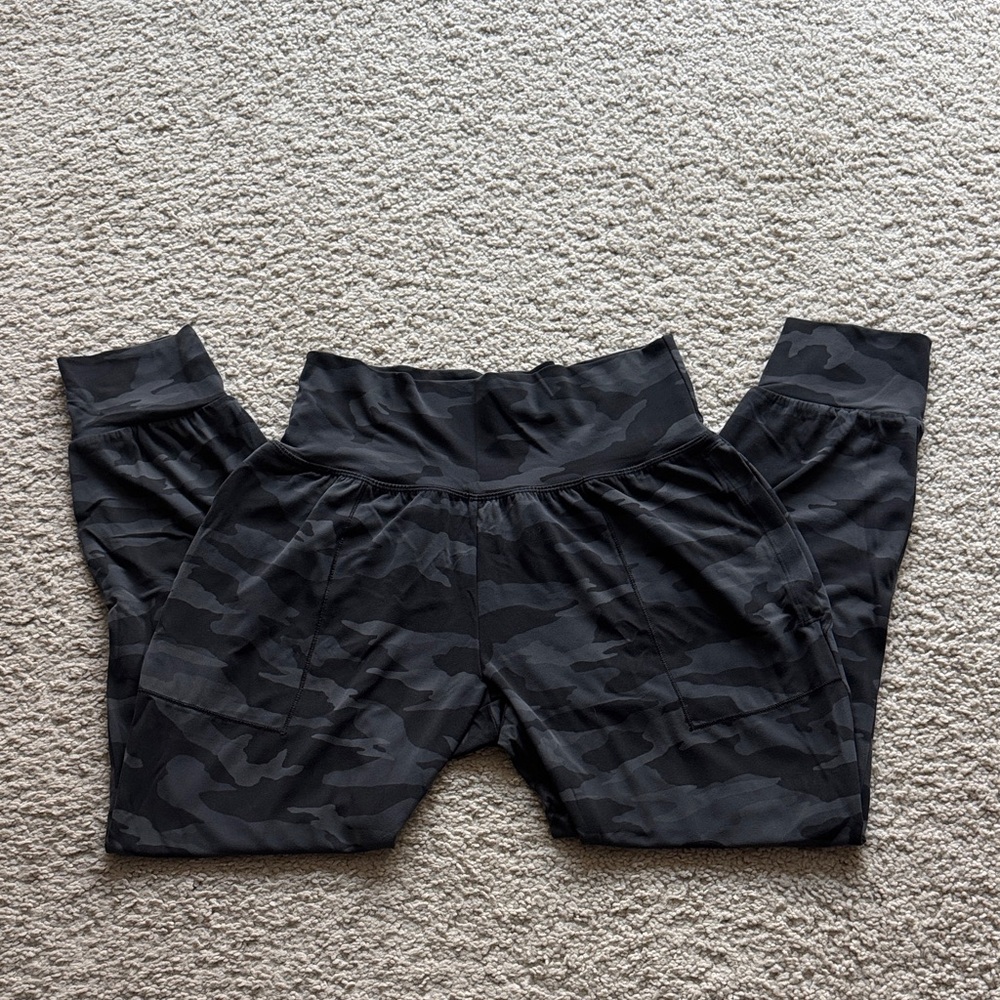 Athleta Salutation Camo Jogger Black Women’s Size SP